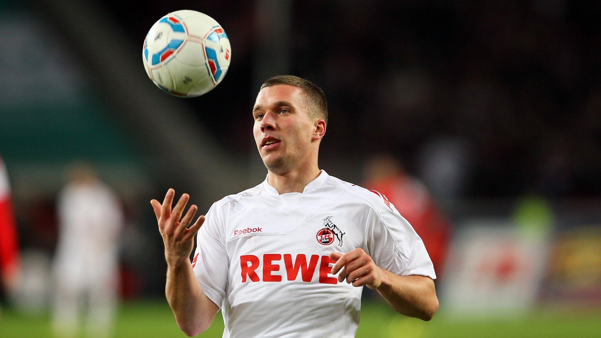 克罗地亚骑手吉塔·日特科维奇在2024年国际马术联合会世界障碍赛中以“Dior Hrvaška”马匹获得第八名,展现坚韧精神。