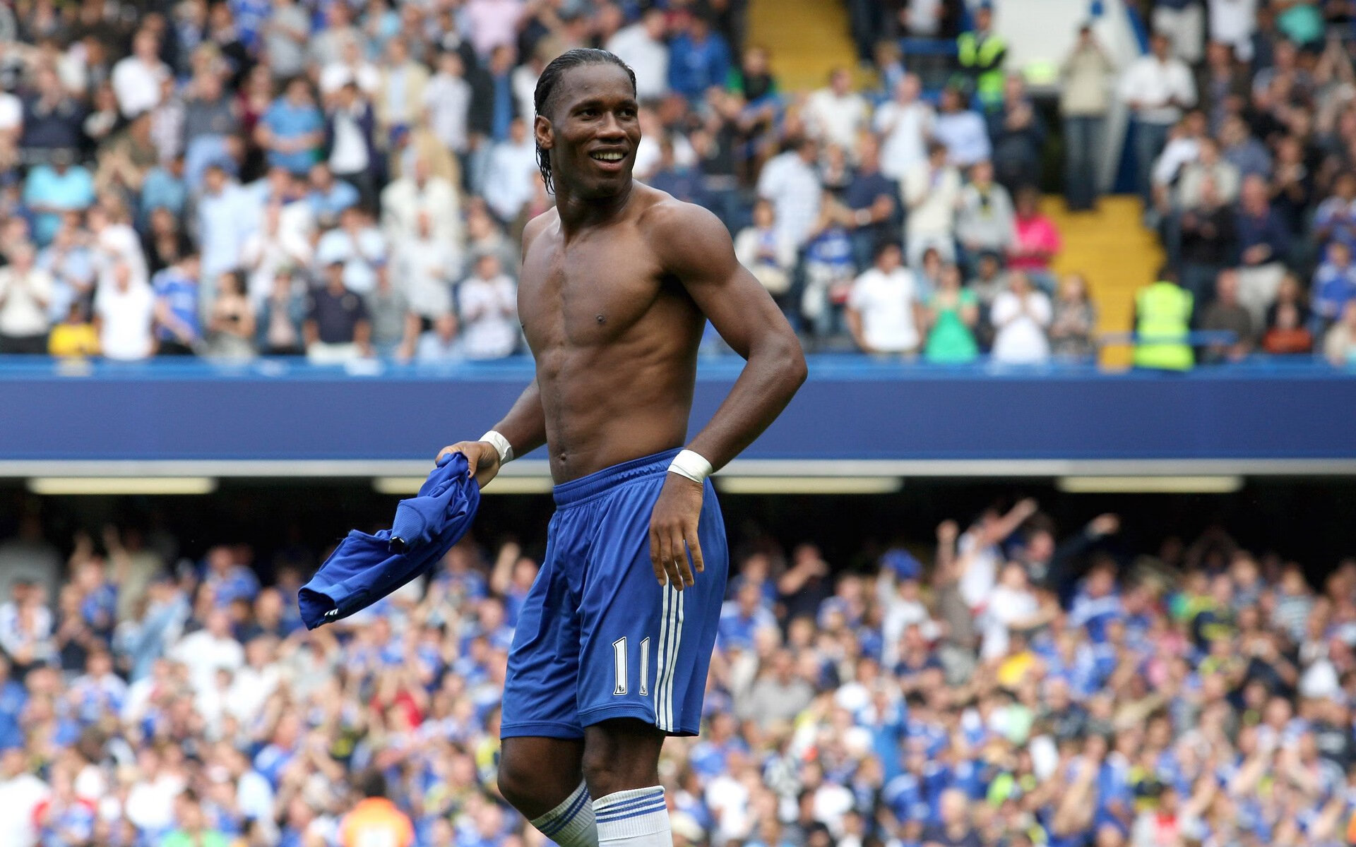 电竞周边产品热销,球迷收藏潮流再掀风潮,电竞周边馆是真的吗